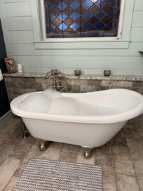 Tub in one of the 3 bathrooms