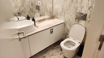 beautiful and mordern bathroom