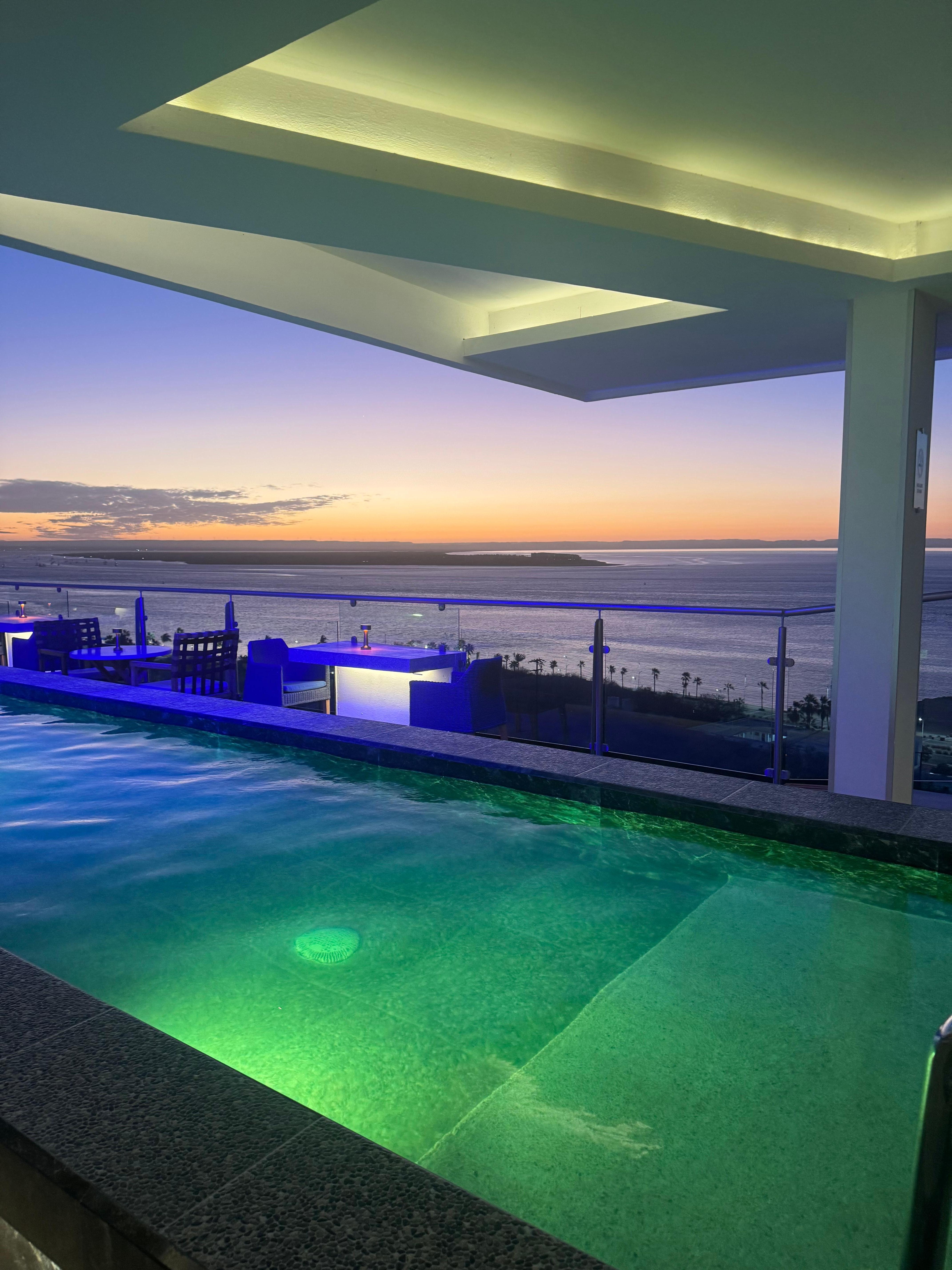 Rooftop bar & testaursnt