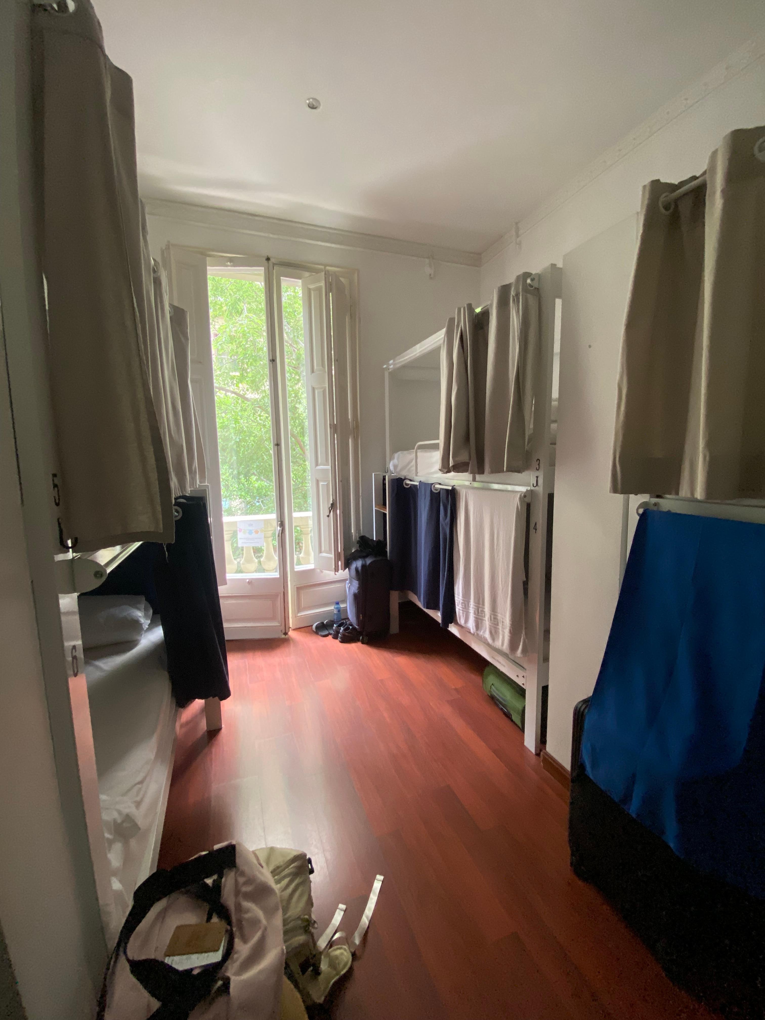 Quarto compartilhado feminino 