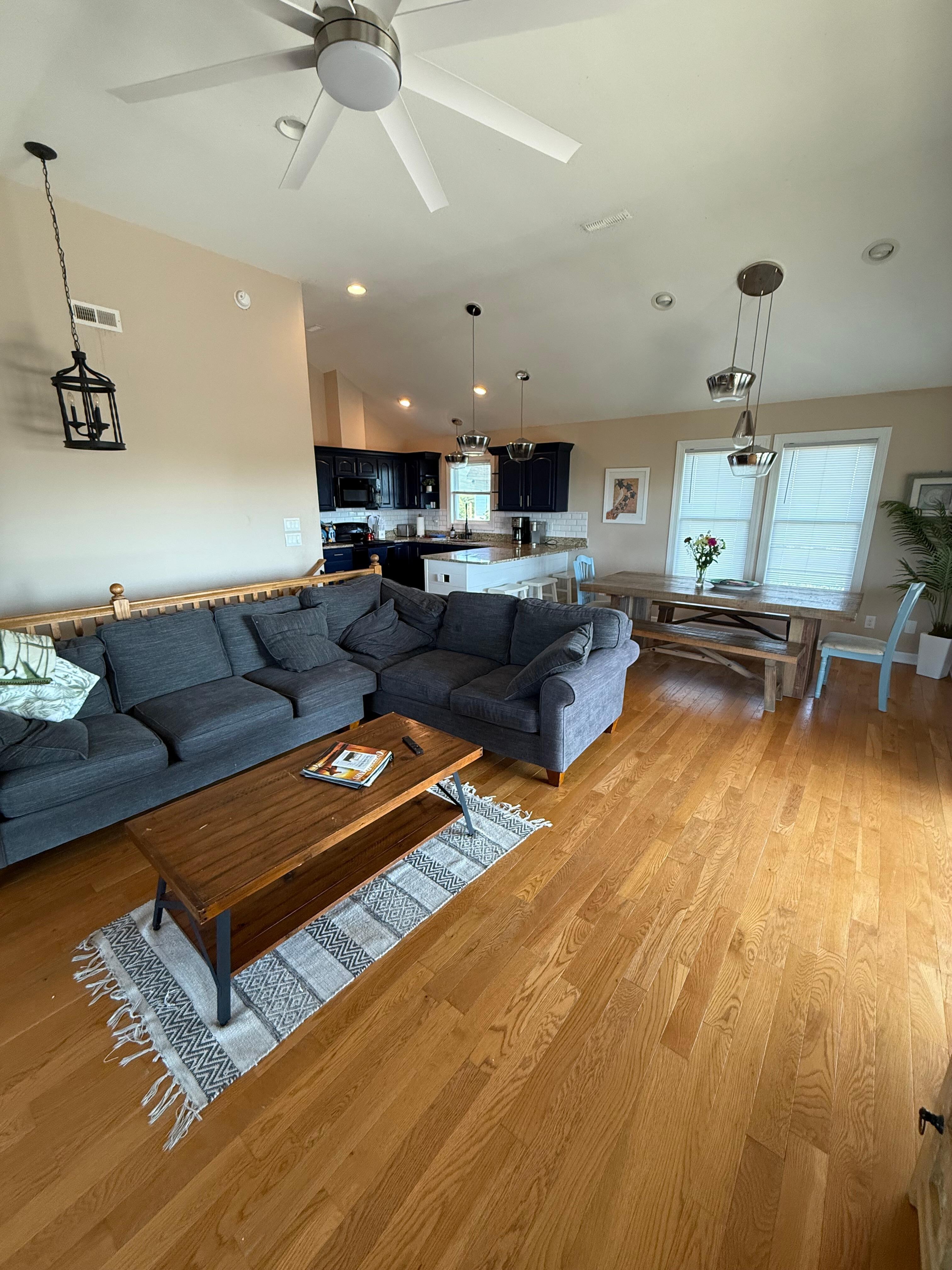 Living room/kitchen area