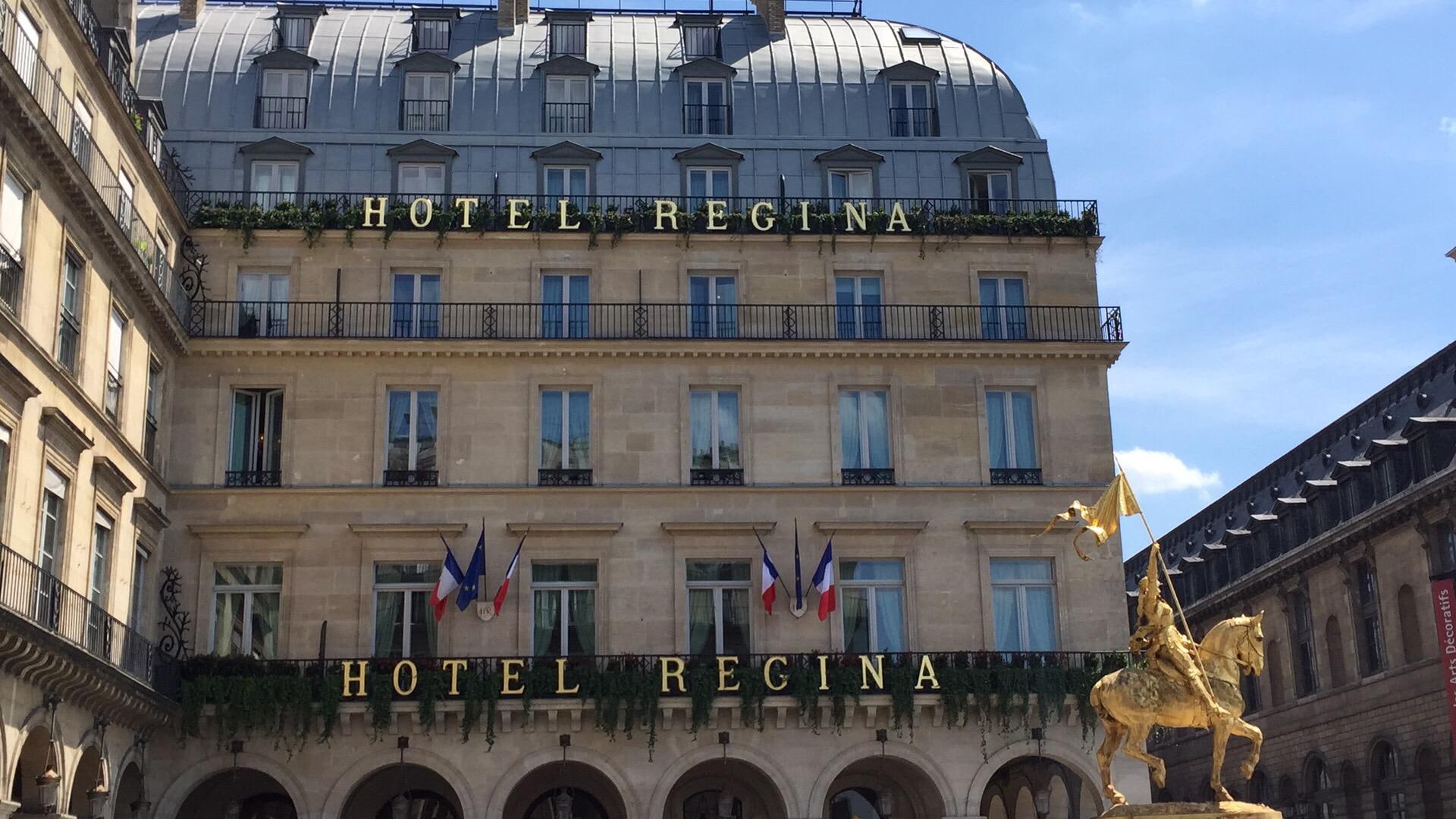 Hotel Regina across the Place de Pyramides