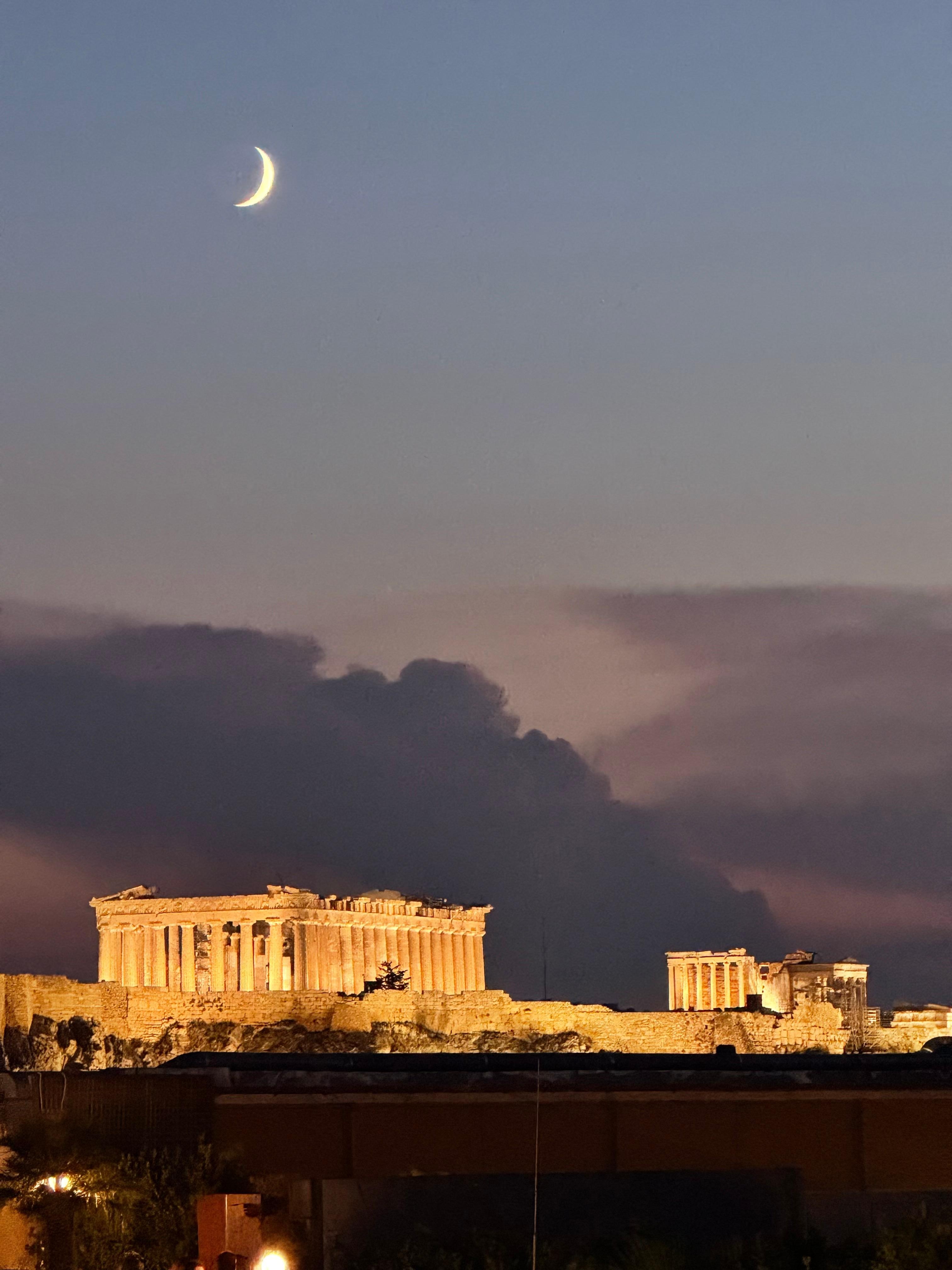 A Acrópole desde a piscina