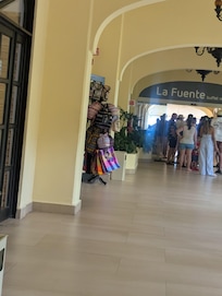 930am line to get into buffet, once you get in, good luck getting any decent food