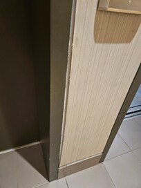 Wallpaper pealing