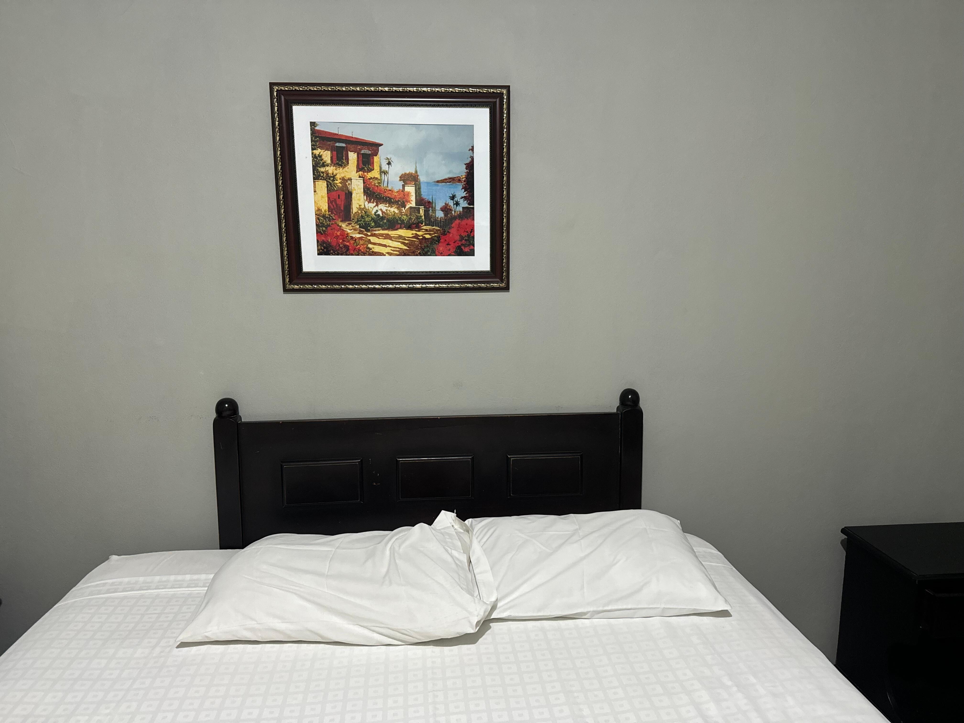 Actual room photo not pictured online.