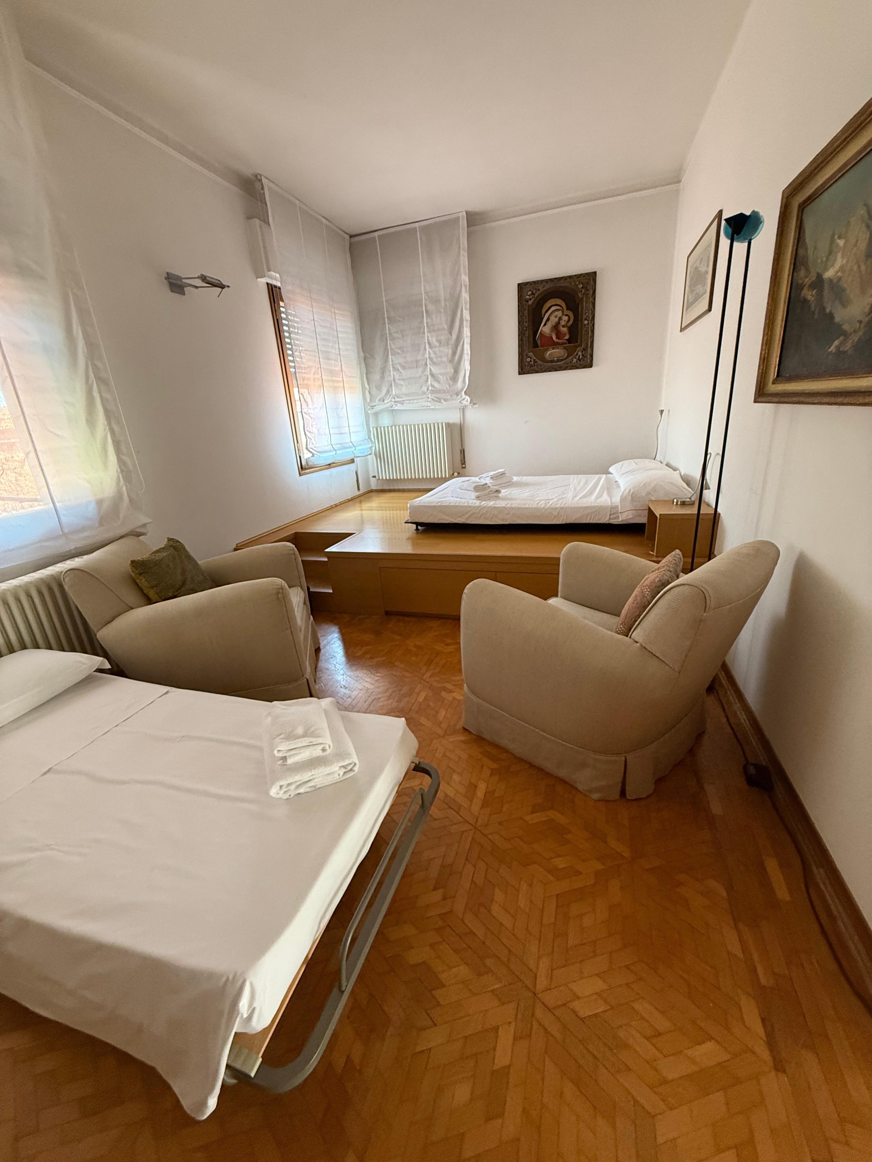 Secondary bedroom