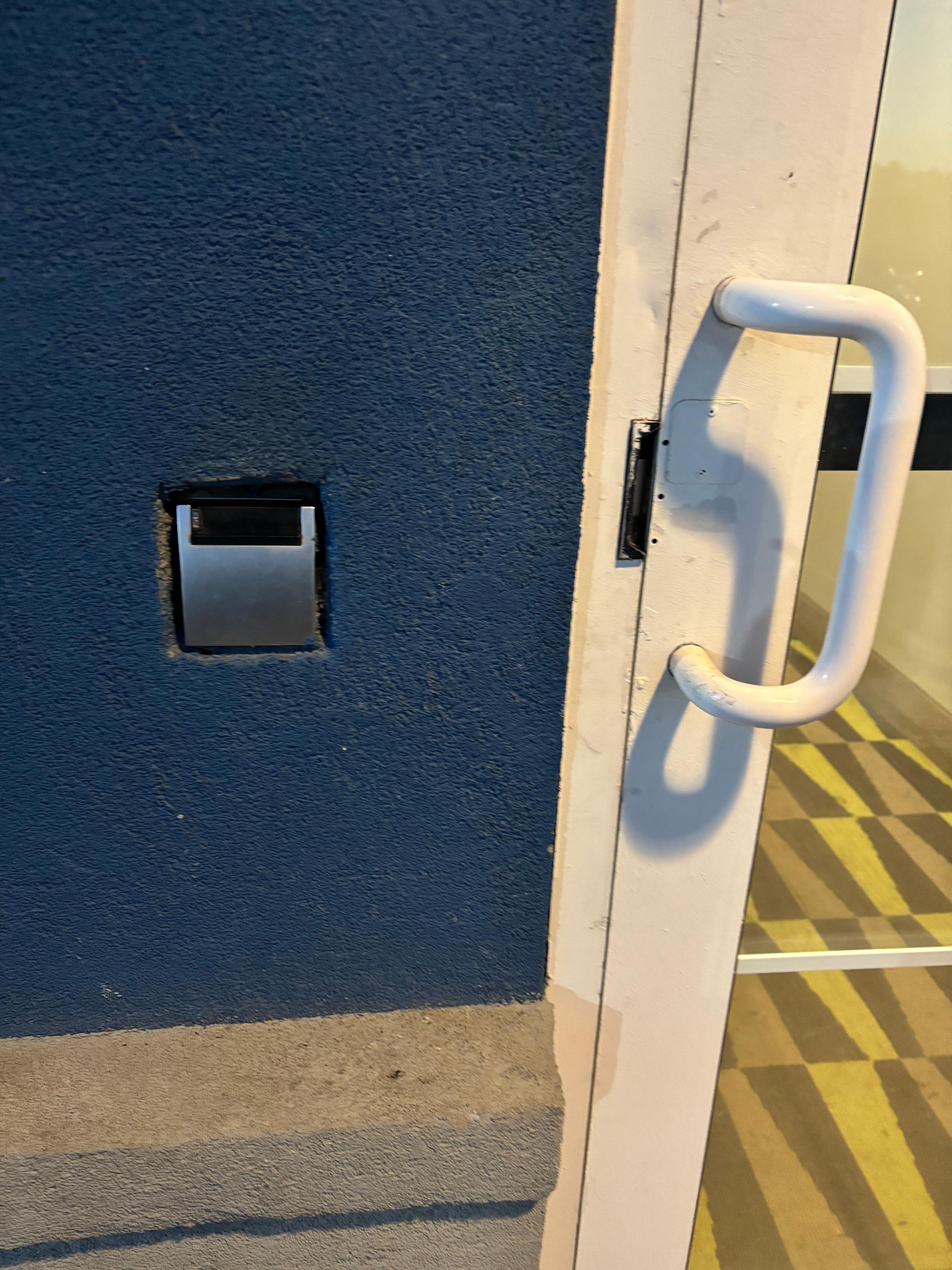 Same, you can see the inset of the keypad you can’t put your key in that get it back out