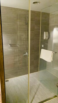 乾濕分離但水還是會噴出來