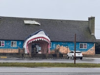 We didn’t go into this shop, but they have a fabulous artists’ guild shop.