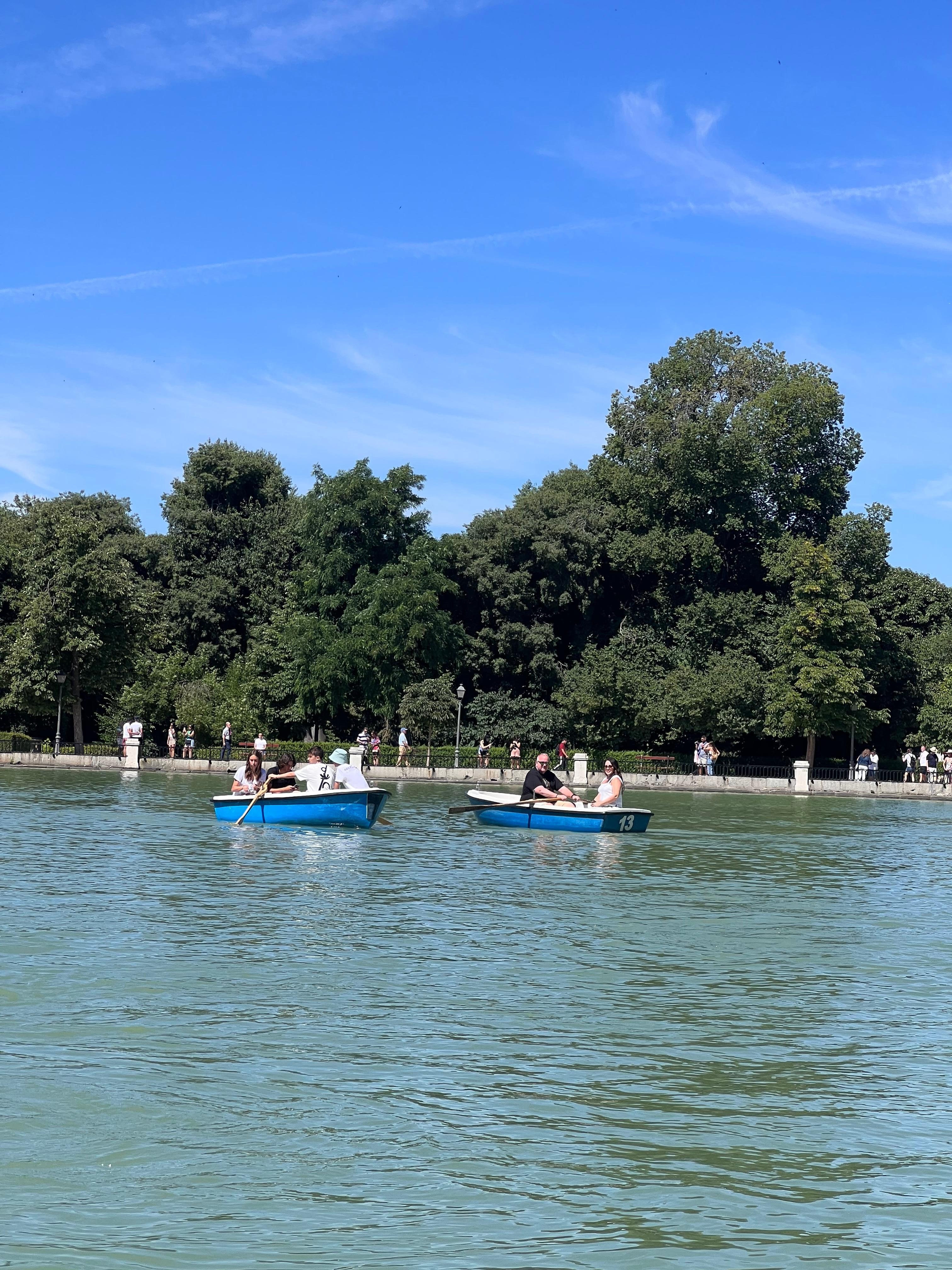 Rent a row boat for 6euros/45min. 👍🏼
