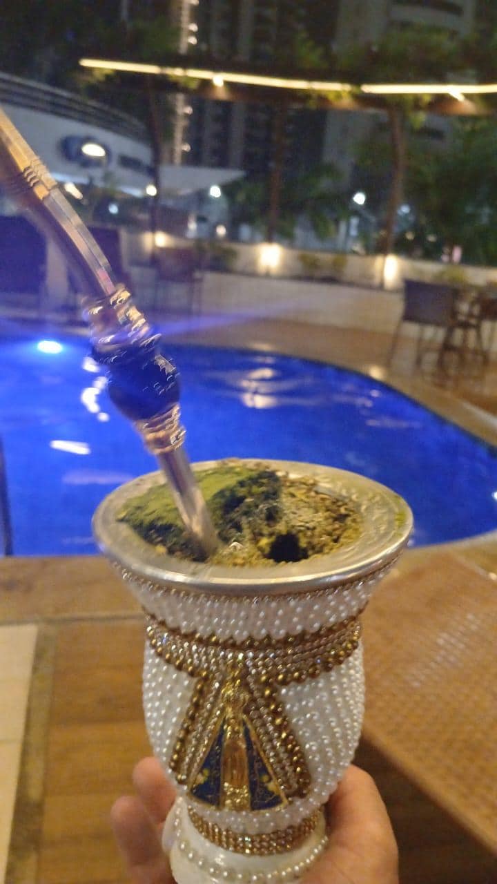 piscina no terreo entrada hotel