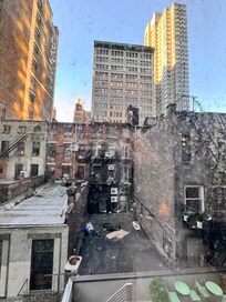 Ausblick vom Zimmer in den Hinterhof