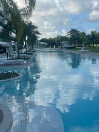 Cana rock star pool