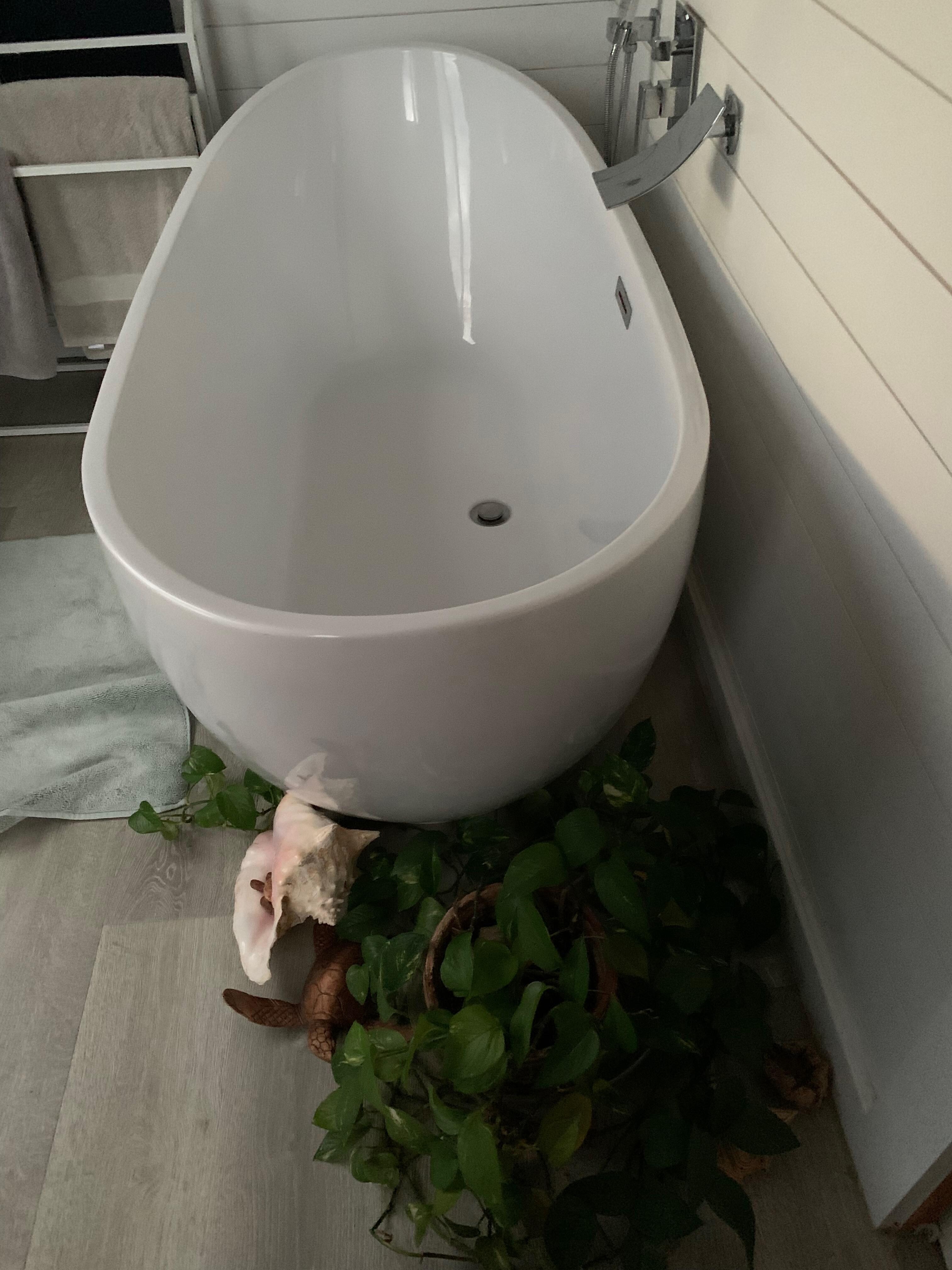 The tub on the bathing porch