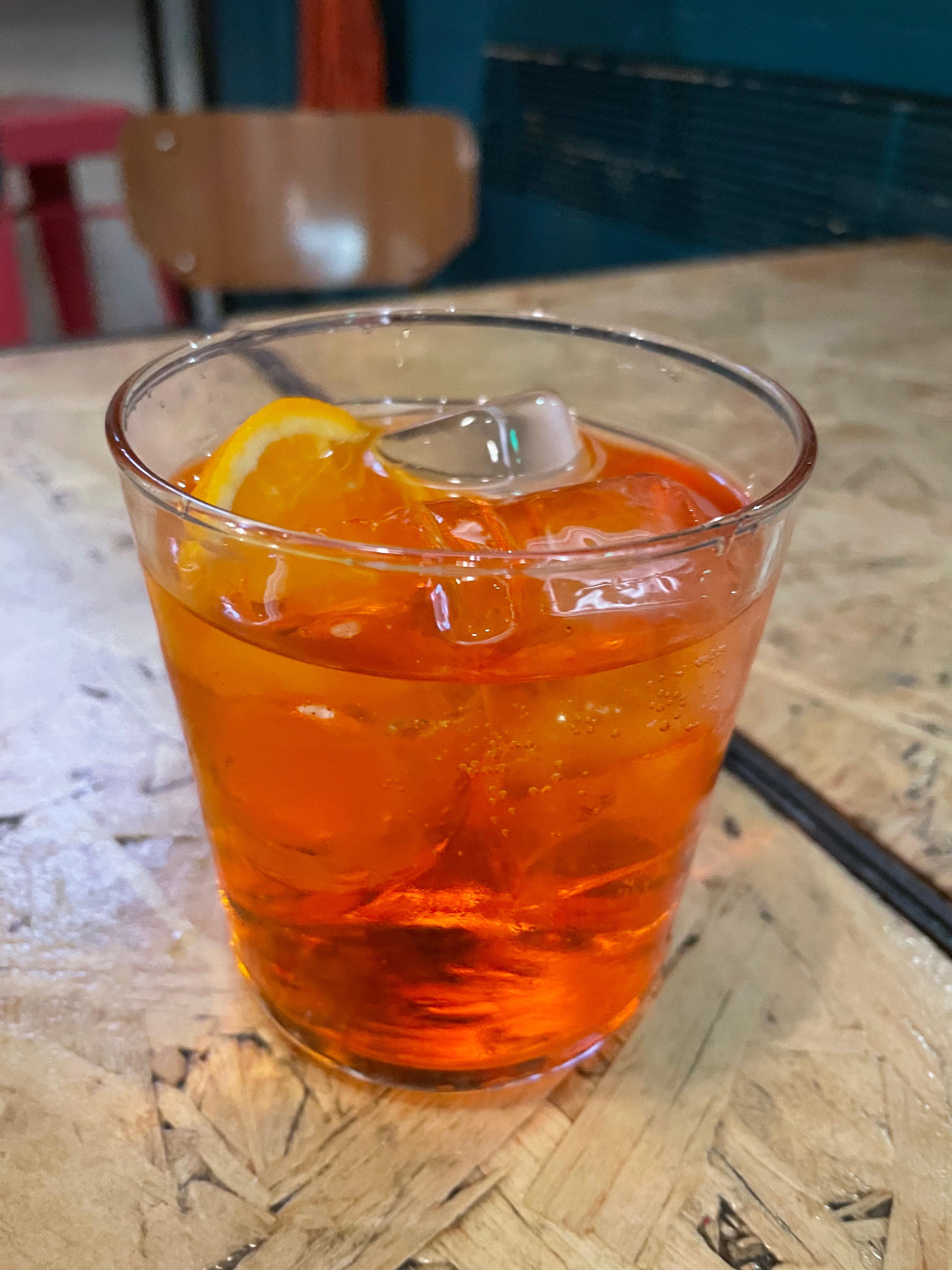住宿期間會贈送一杯免費調酒。
