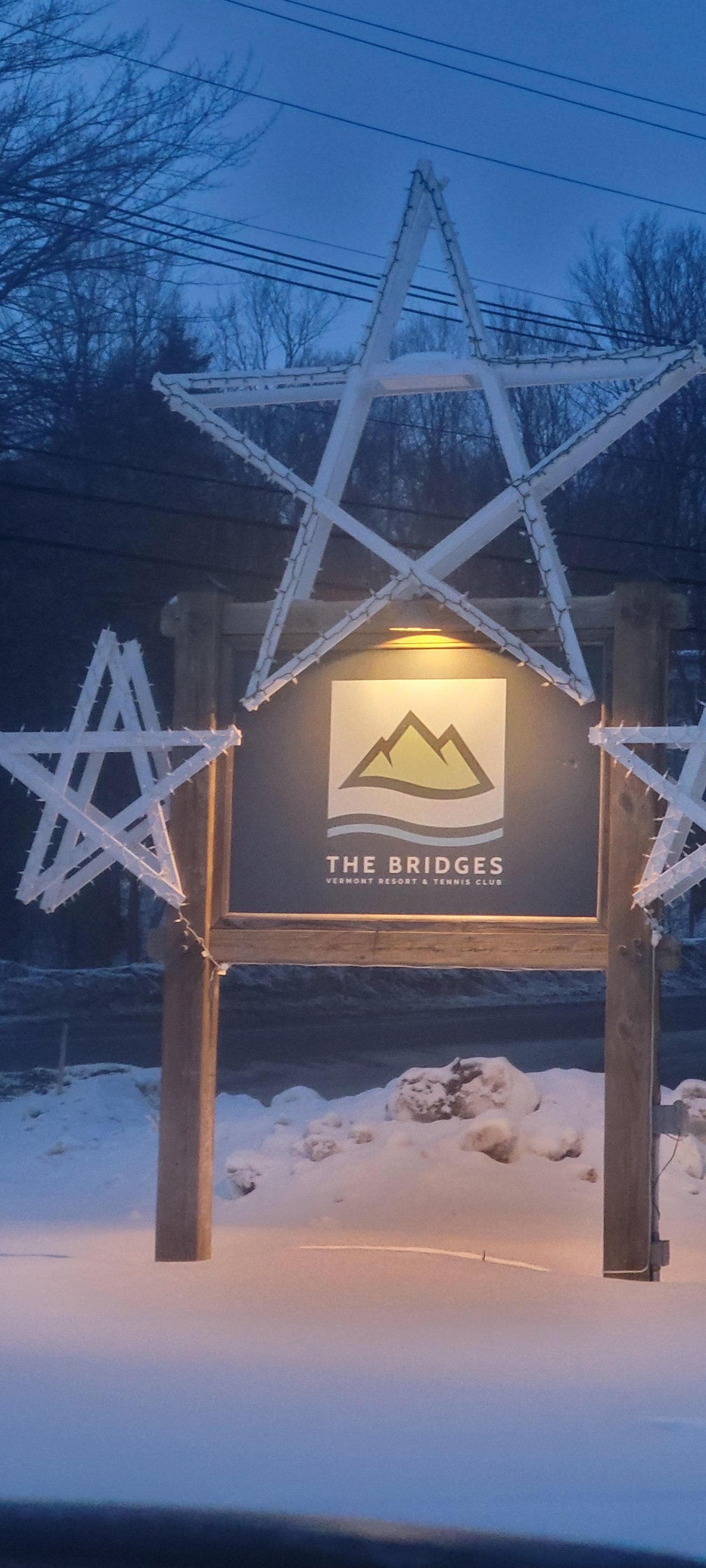 Street sign helps locate easy to miss entrance 