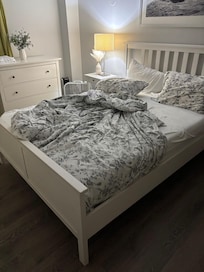 Unclean, used bedding