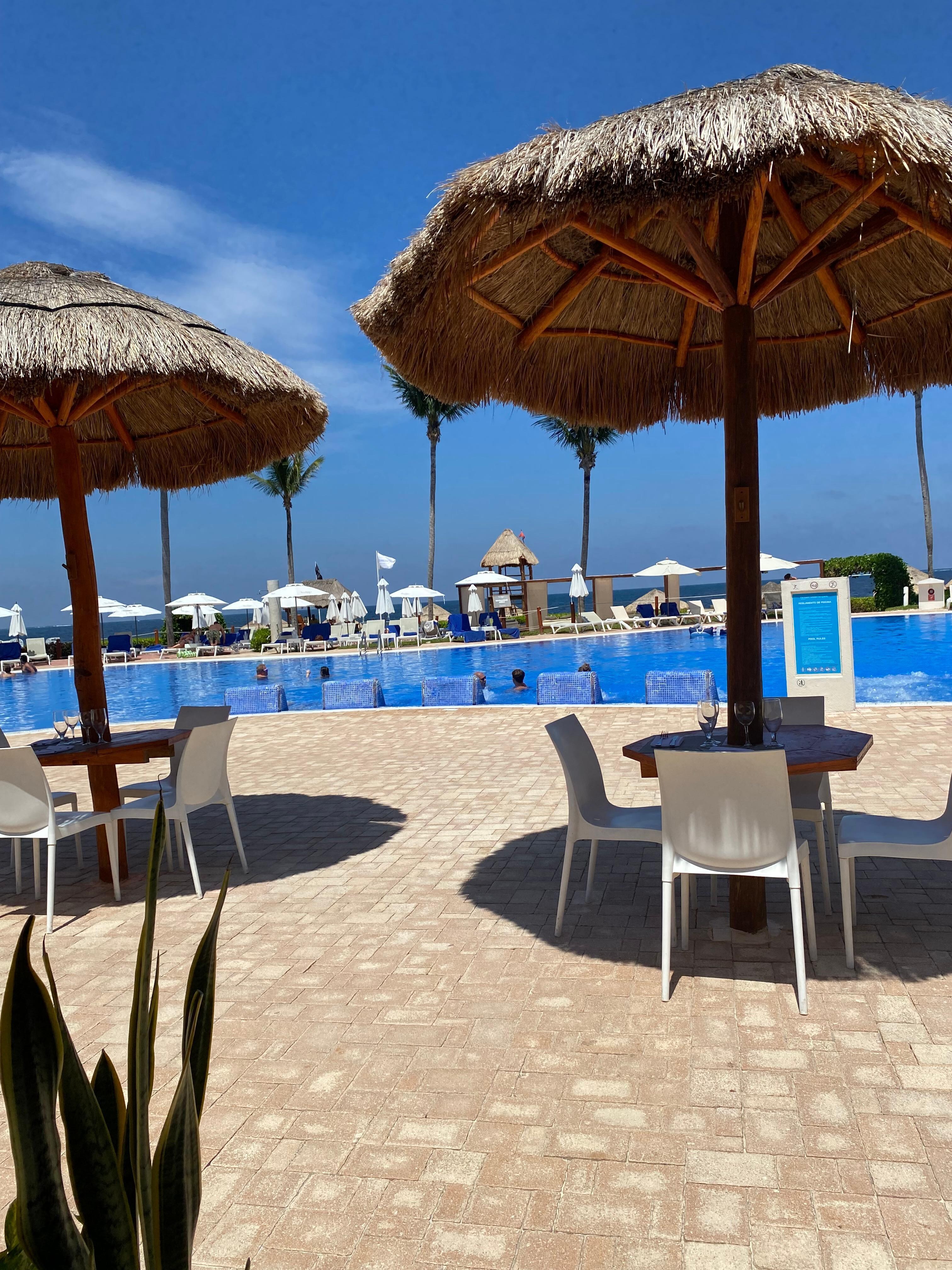 El Beso adults only pool. 