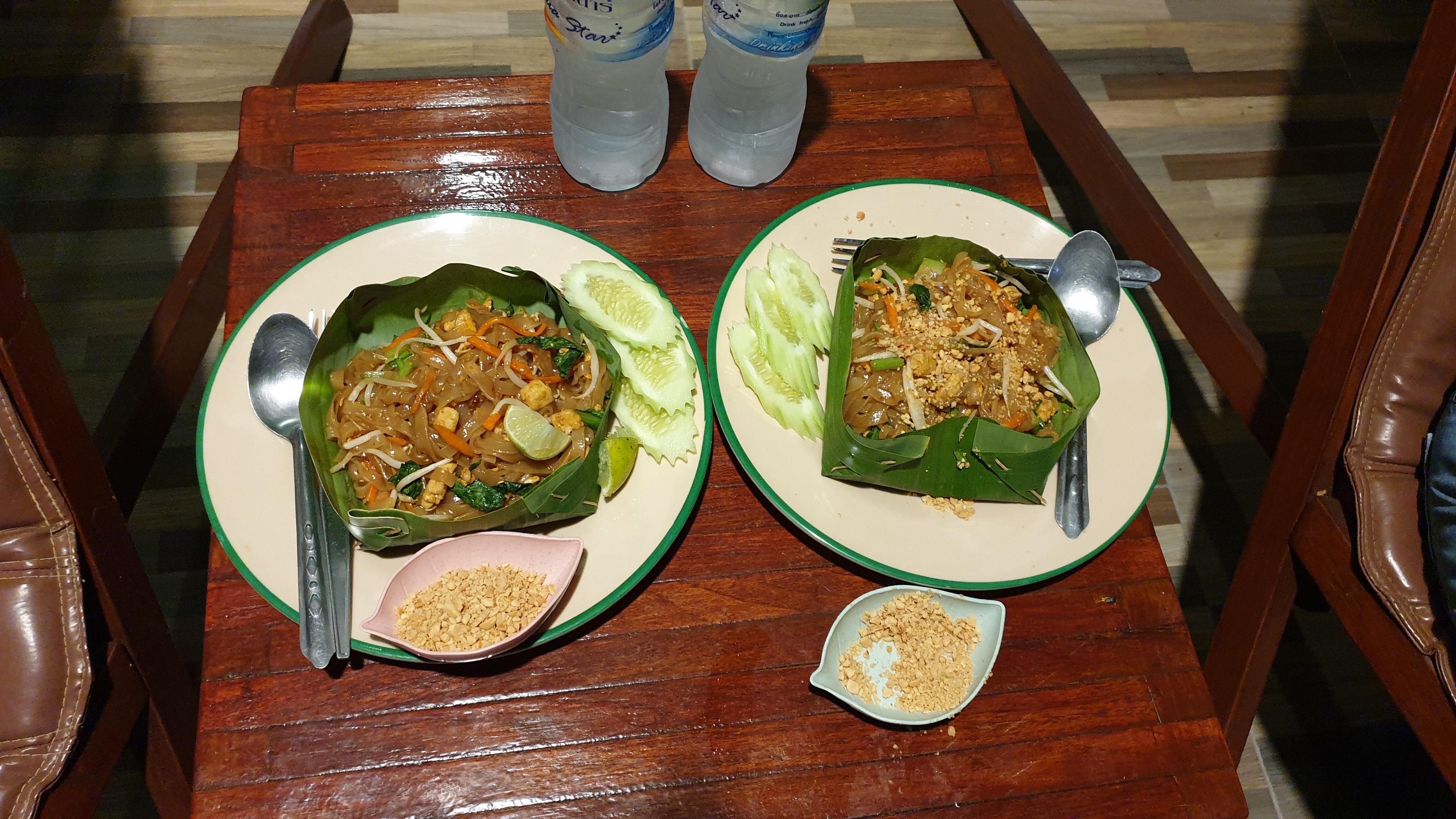 Pad thai cuisiné par l'hôtesse pour notre départ 