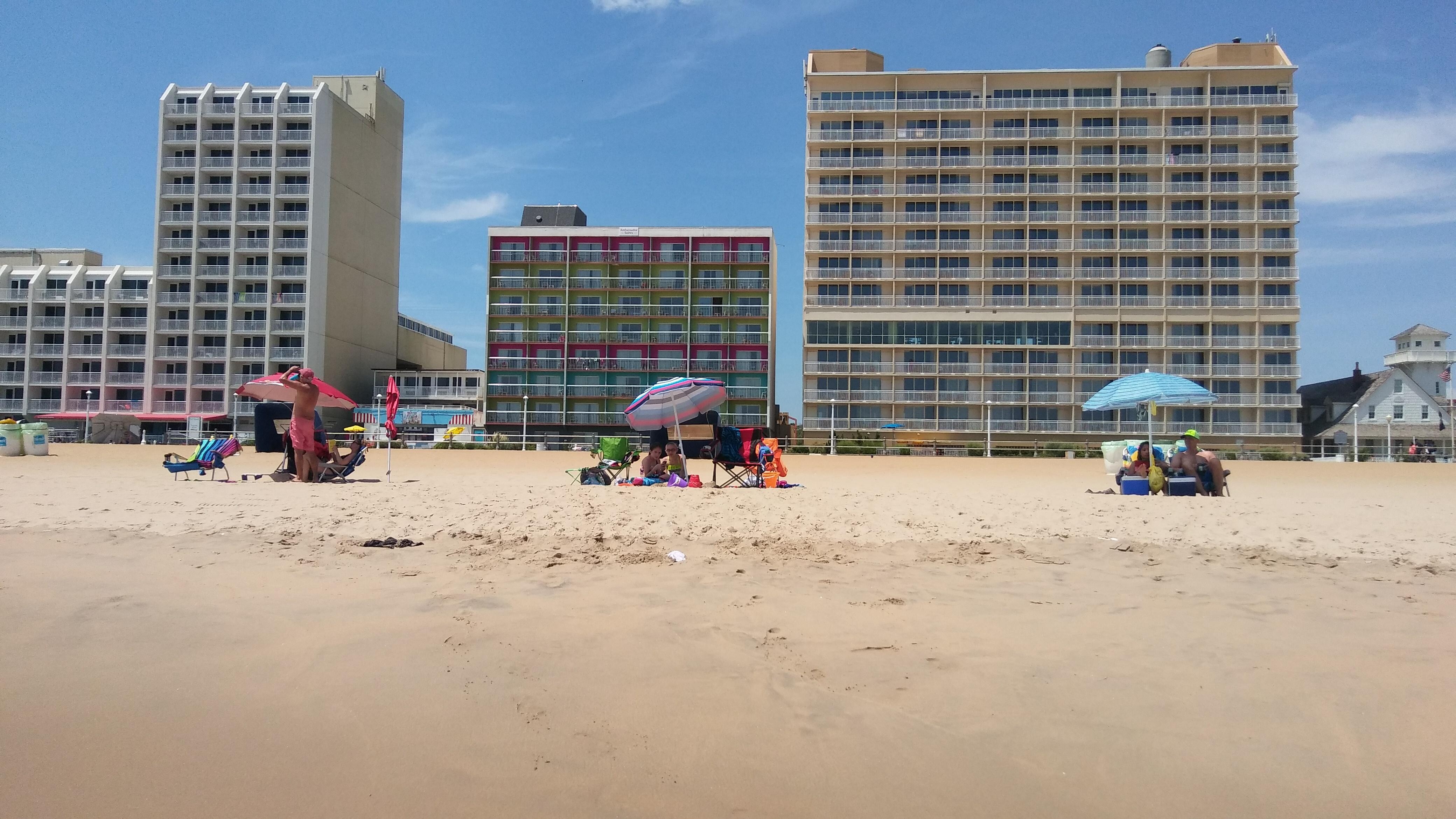 Hotel located in the middle steps from the beach