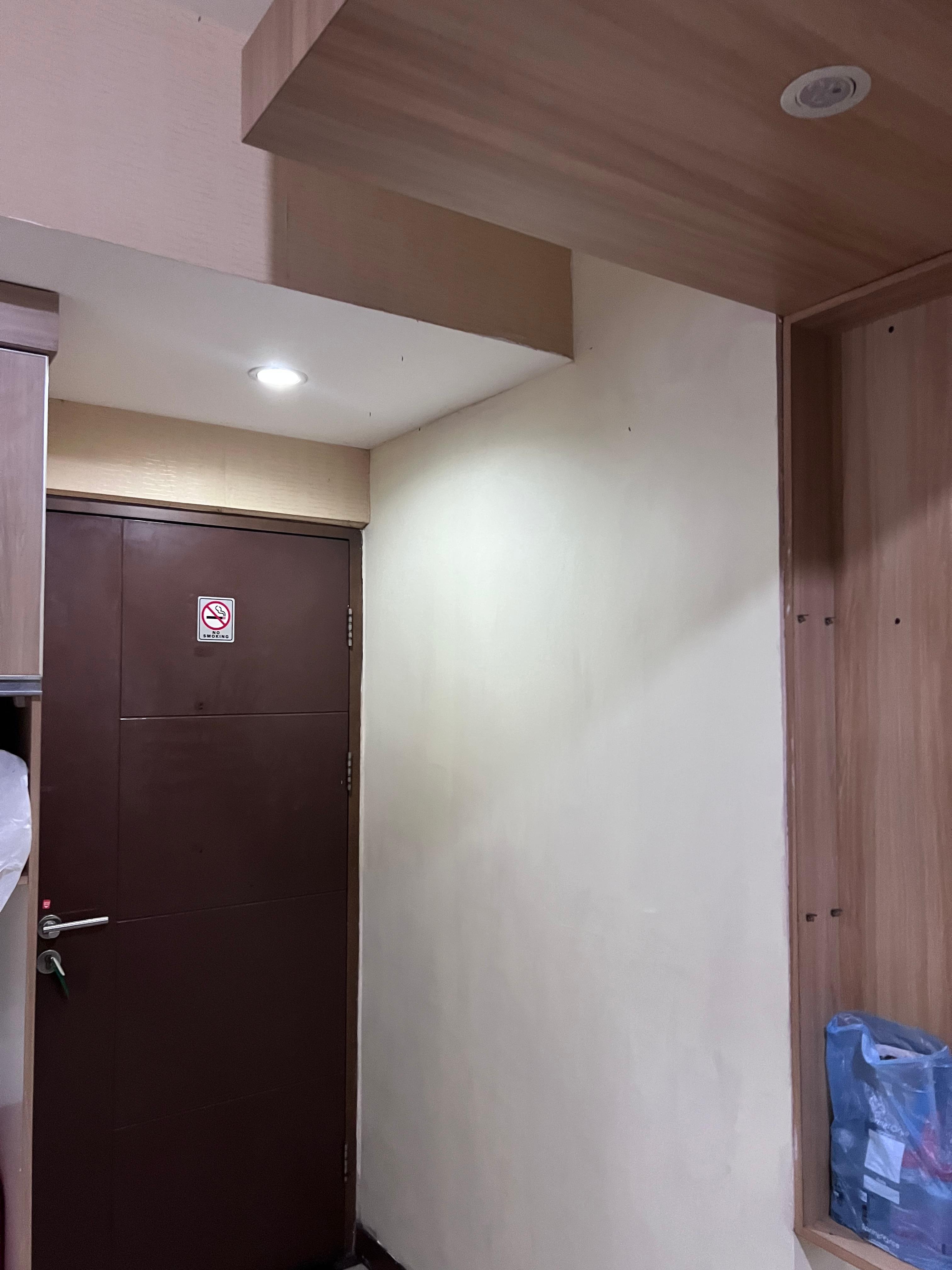 No hanger , no available power socket , no kettle , no hair dryer … I am afraid I wouldn’t use this place anymore. The title of the hotel o is a misinterpretation 