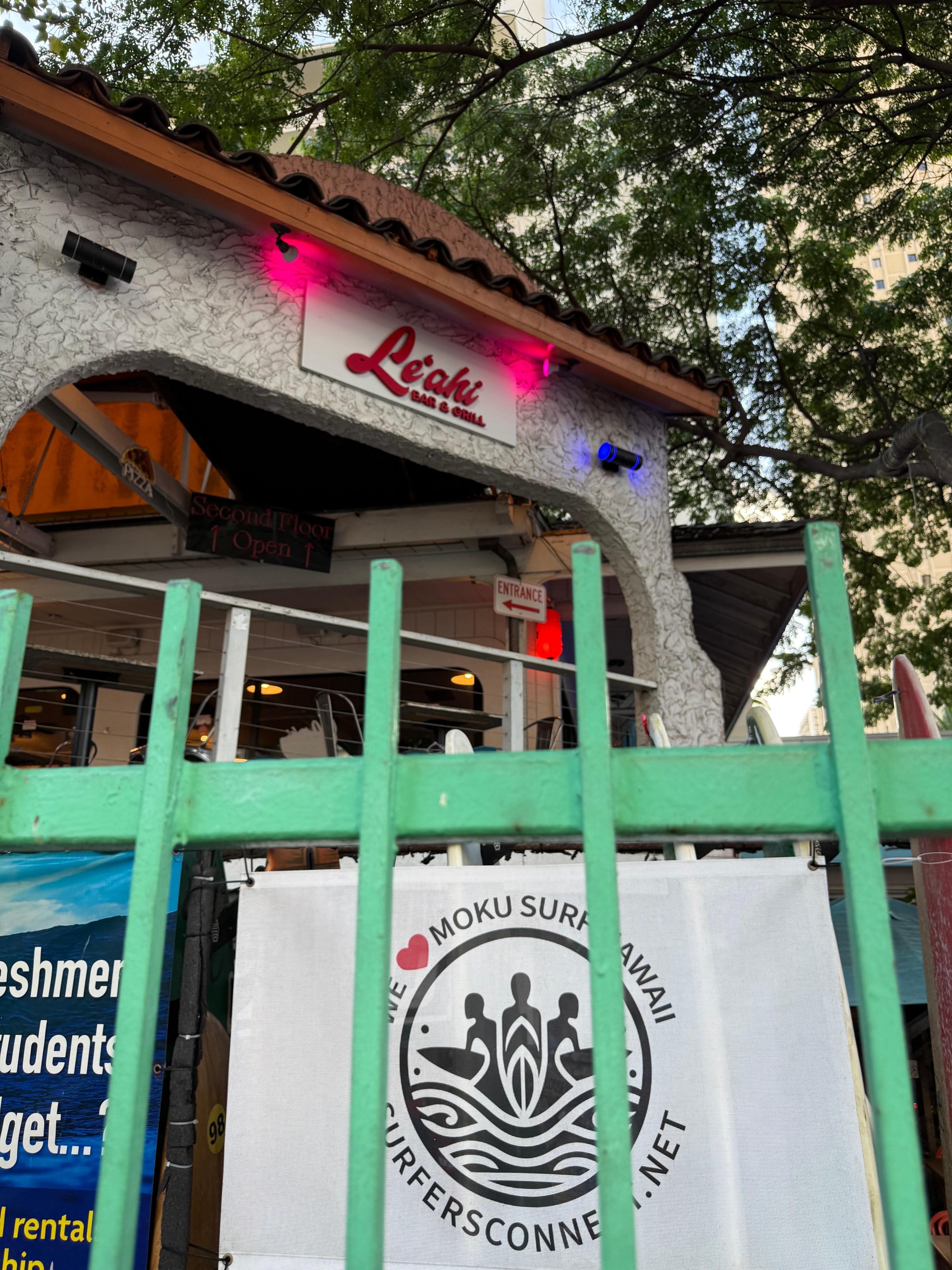 Best little restaurant open early and late. You can rent boards here l