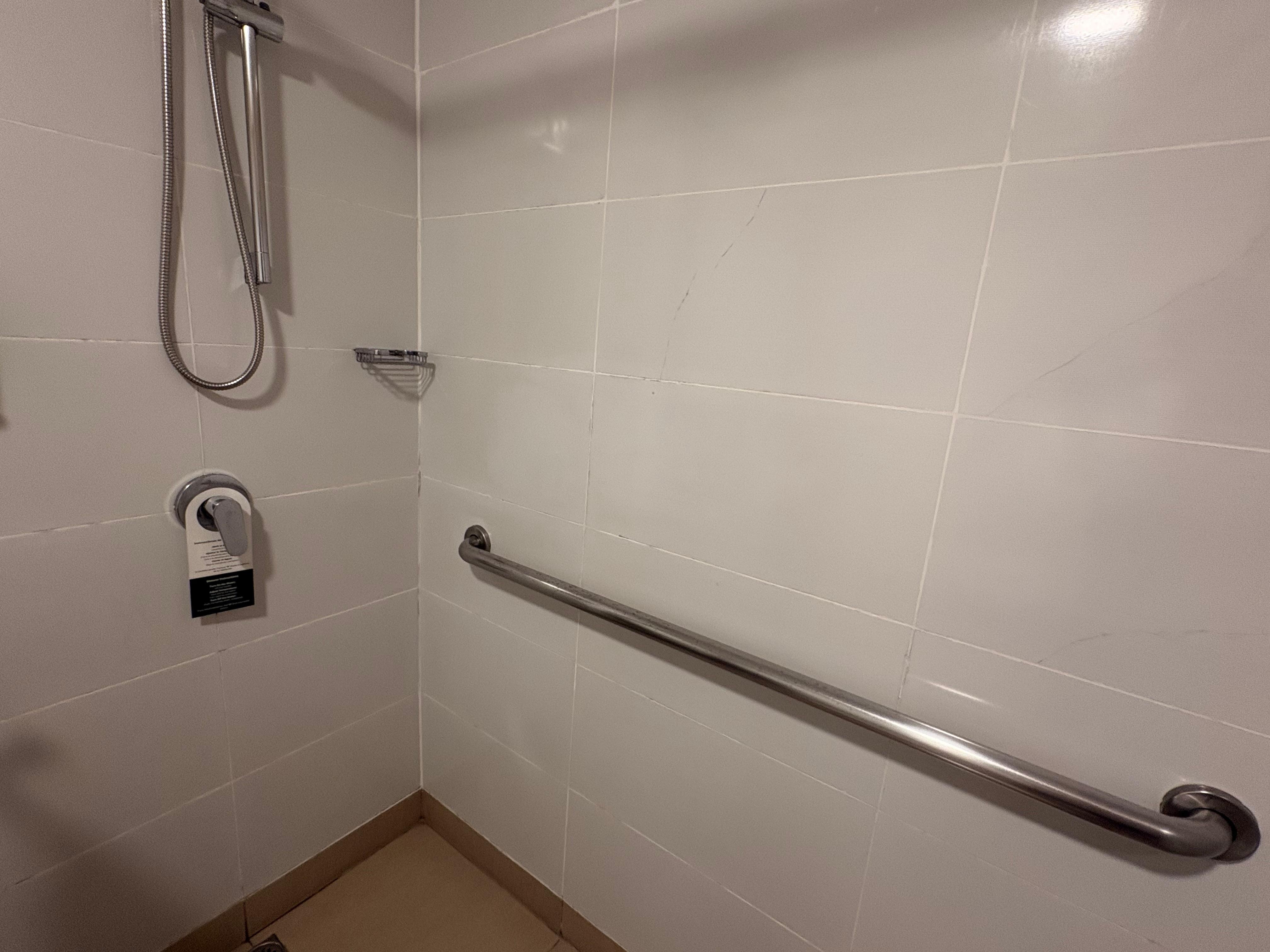 Acumulación de agua; mal drenaje. 