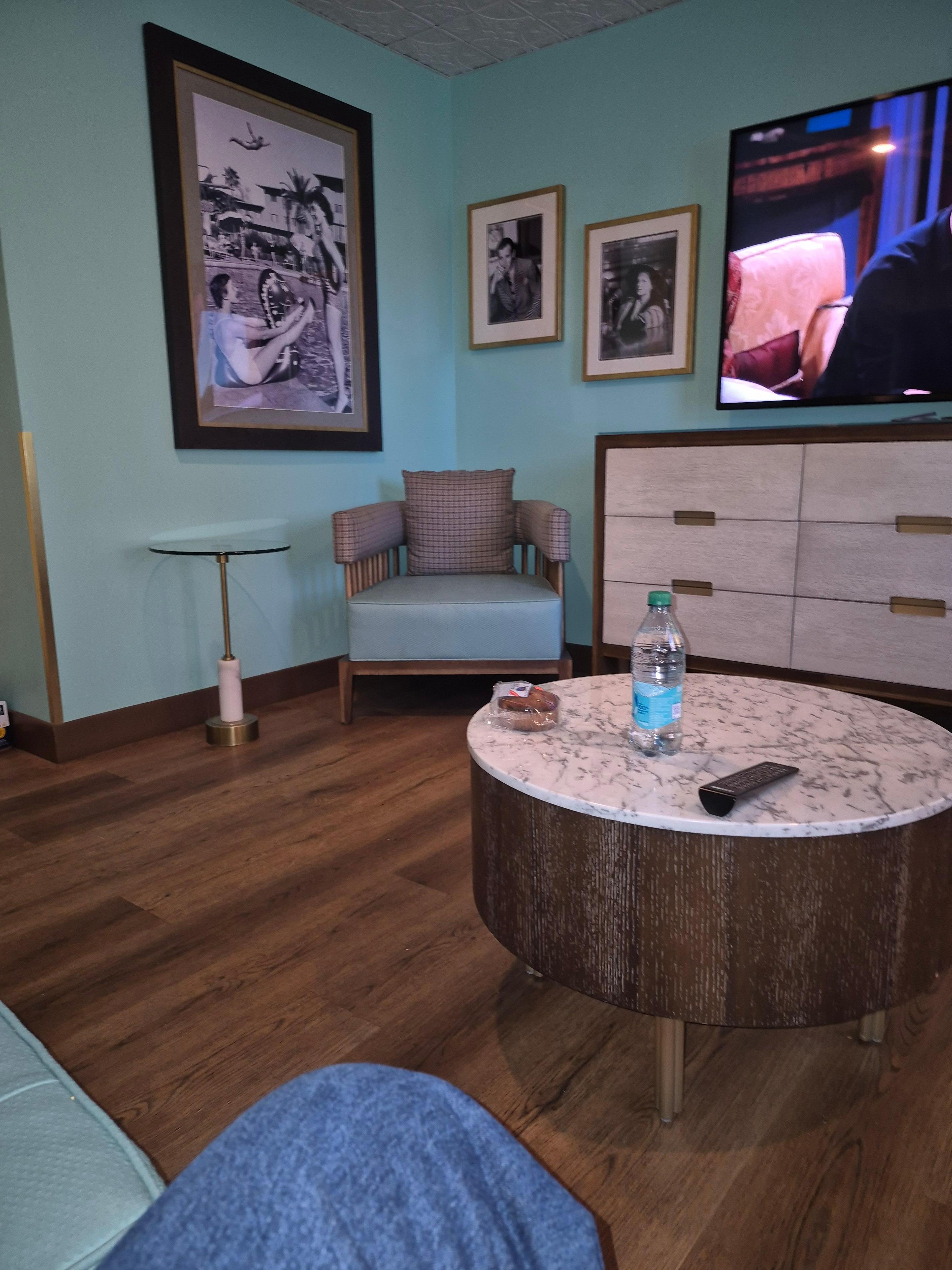 Real boss vibes in this og room 3303