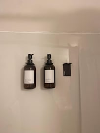 No conditioner during stay. ‘Body wash’ and ‘shampoo’ same liquid, appears to be orange dish soap.