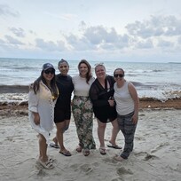 Playa con muuuuuuucho saragazo, no se puede bañar uno.