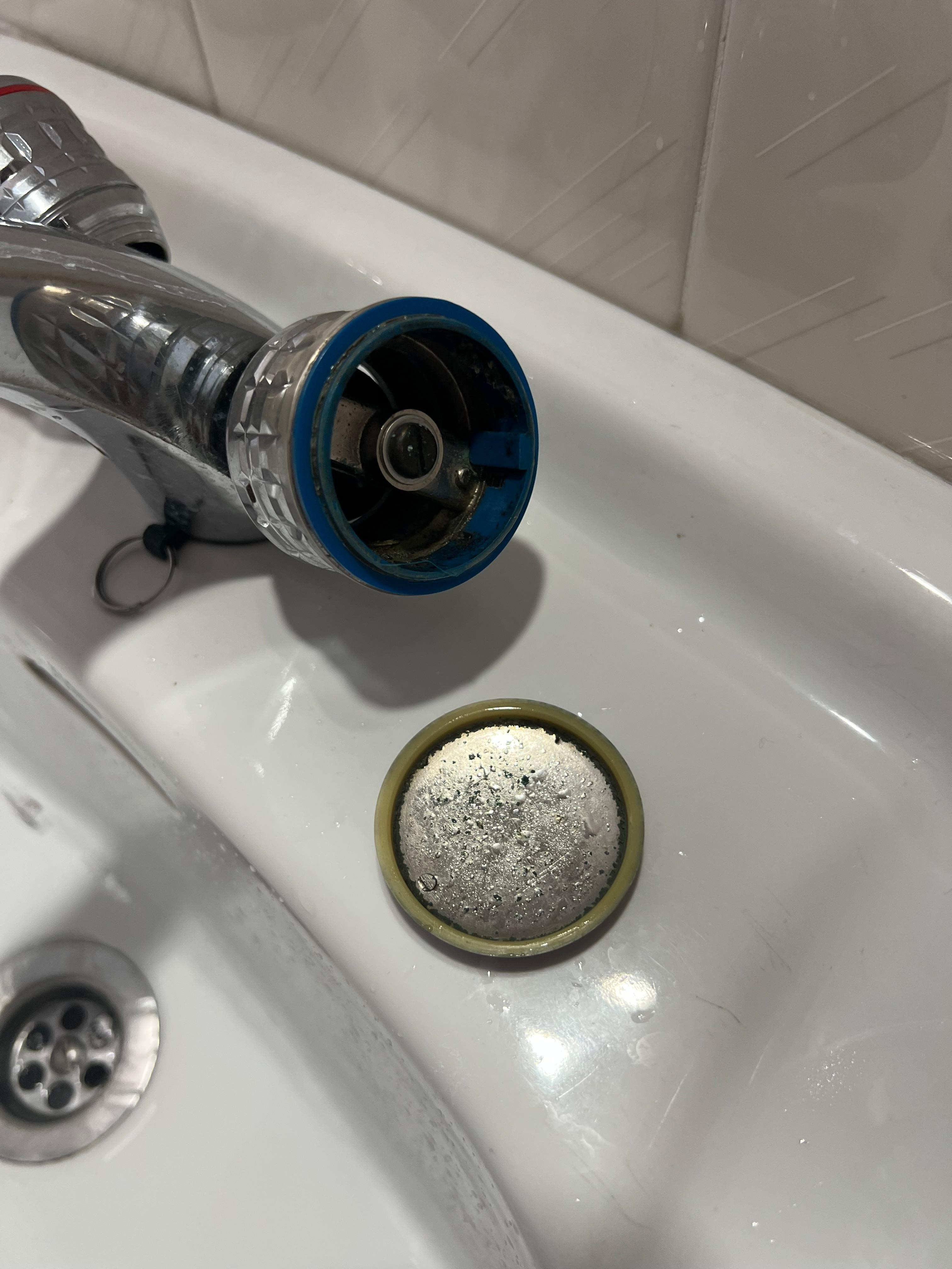 jahrzente alte Armaturen die bei der Bedienung auseinanderfallen sind