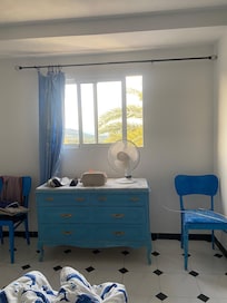 Bedroom with view but difficult door handle