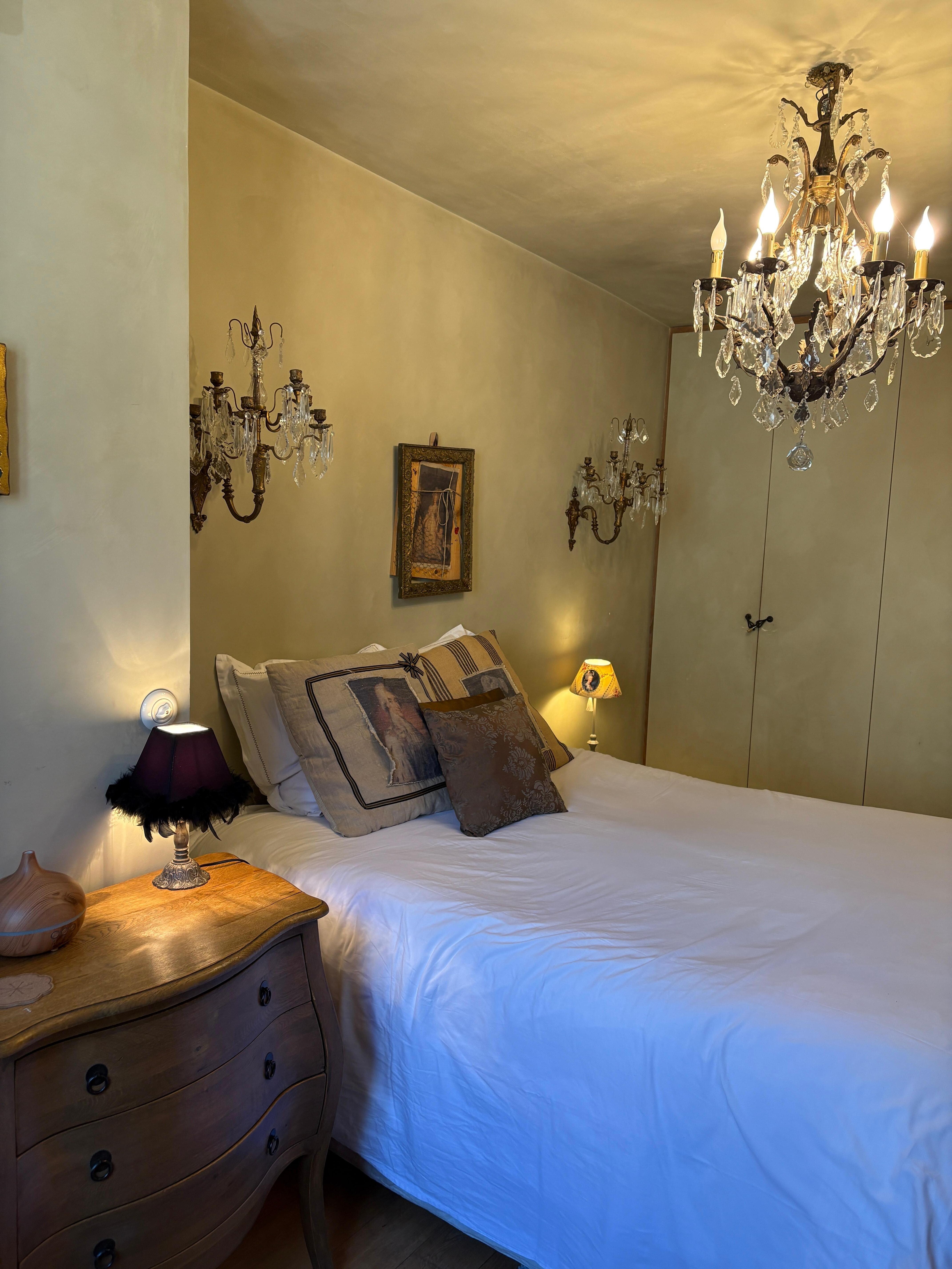 We appreciated that the listing was accurate. Beautiful bedroom!