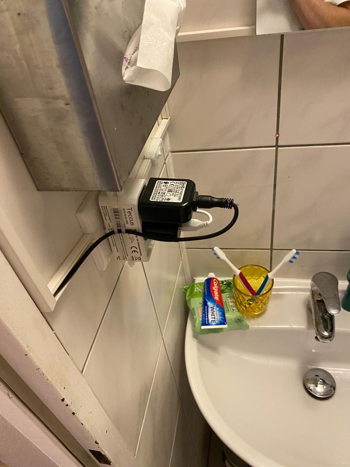 Dodgy wiring next to the sink