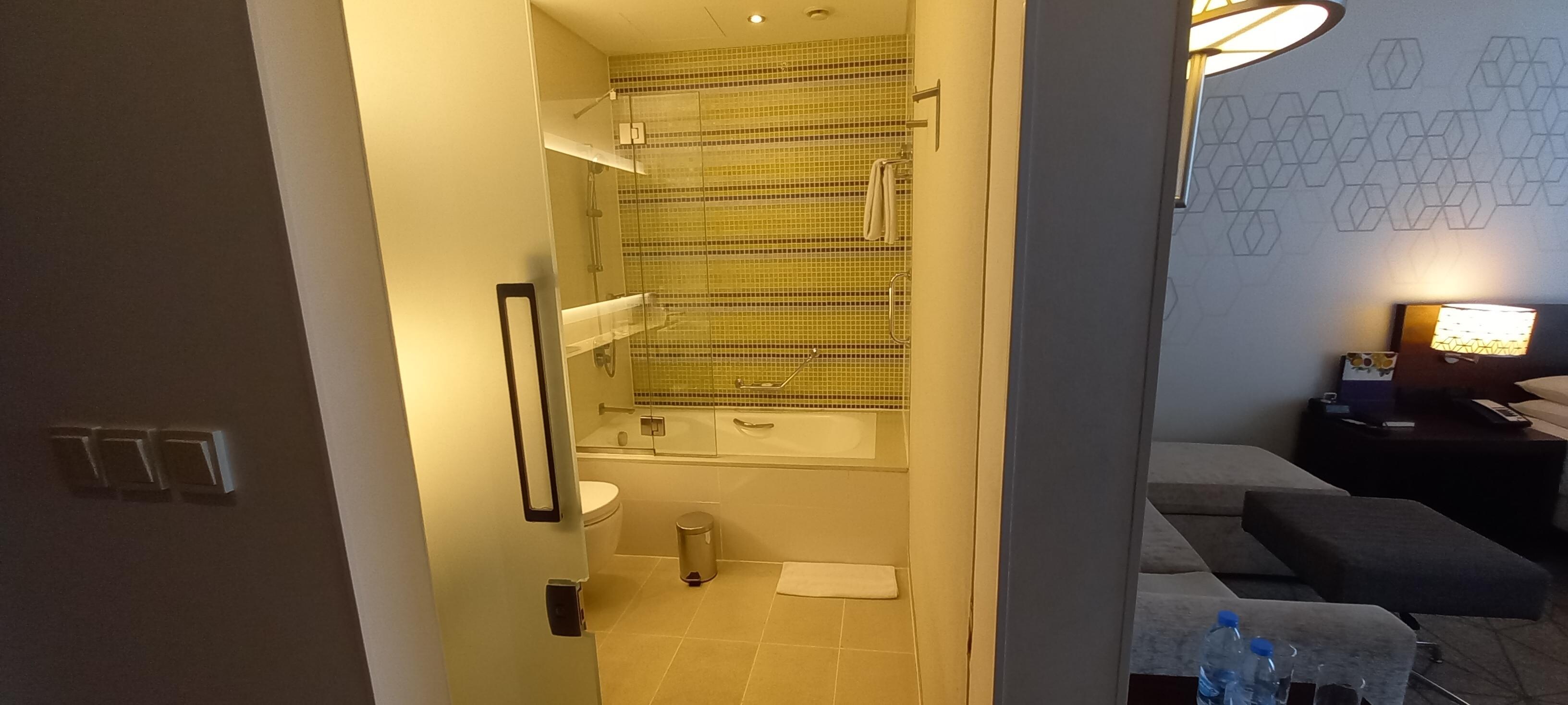 Jammer dat het beschermingsglas zo kort was. De grond werd zeiknat.