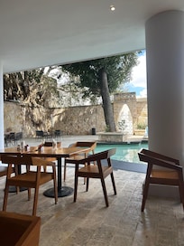 Encantadora zona de restaurante y descanso.