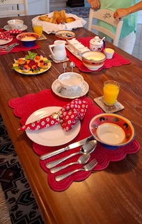 Superb breakfast. Home made yoghurt, jam, & French pastries. Delicious!