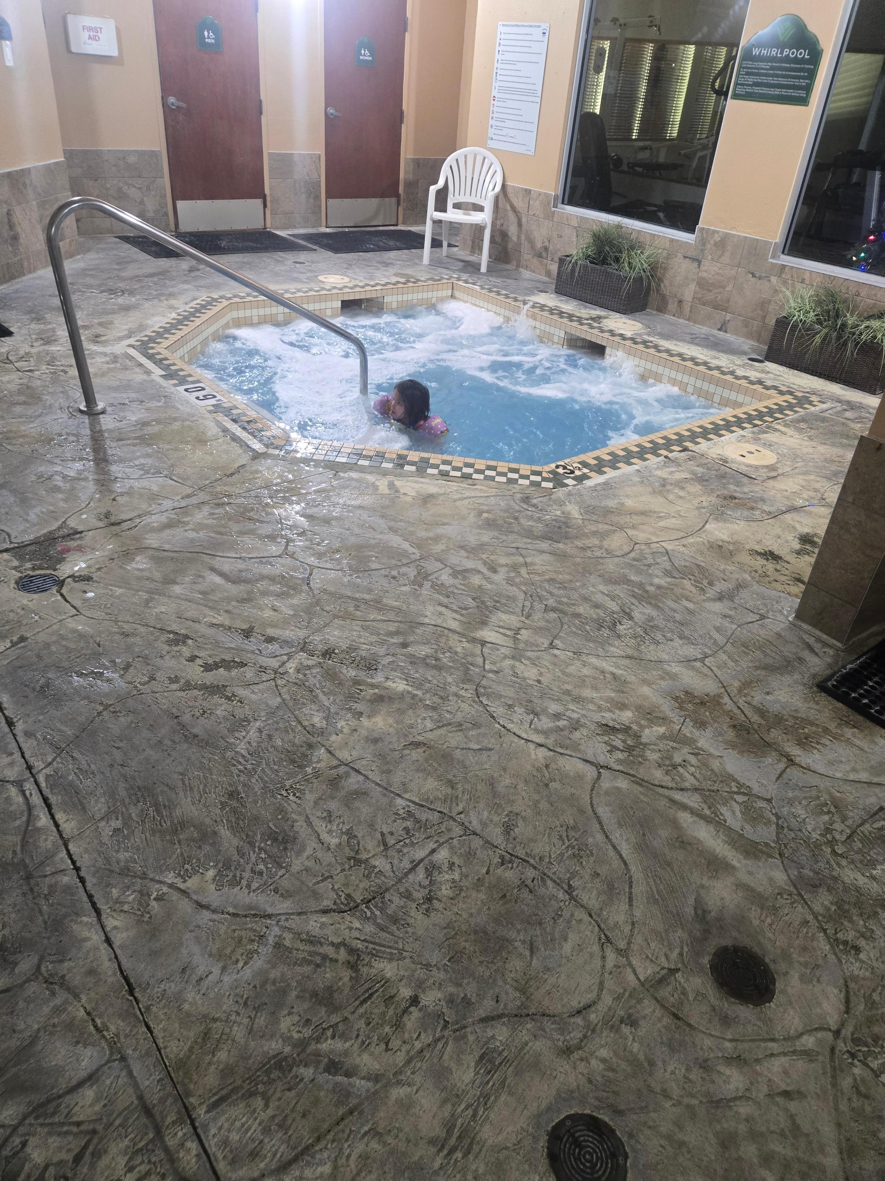 Clean hot tub. Nice heat. 