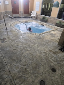 Clean hot tub. Nice heat.