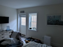 Die Unterkunft im Keller mit der sehr lauten Klimaanlage.