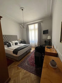Doppelzimmer mit Blick auf den Graben