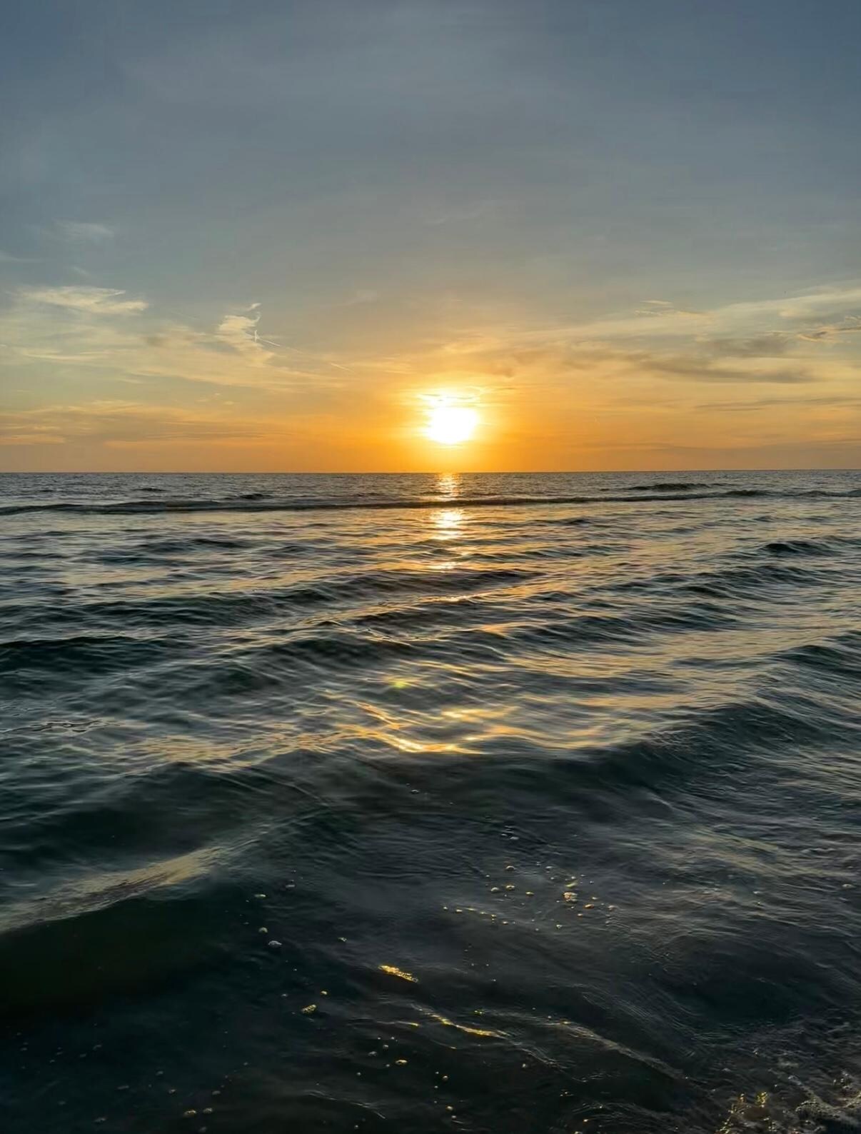 Peaceful, relaxing sunsets! Aaaaaah! 