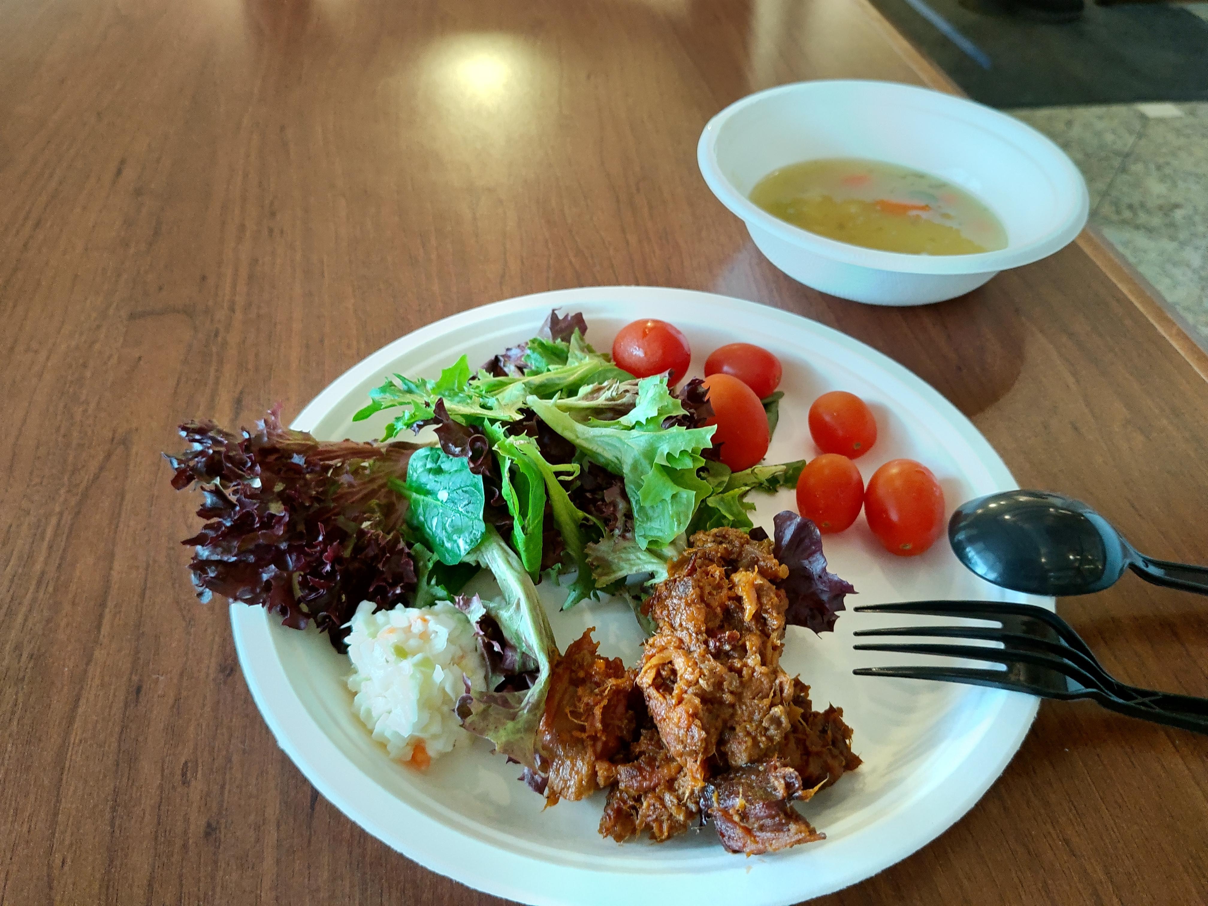 毎日似たり寄ったりだが野菜がたくさん食べられるし外食すると高くつくので4泊くらいだと十分。