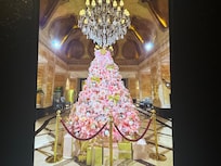 Nice lobby reflecting the season of the year.