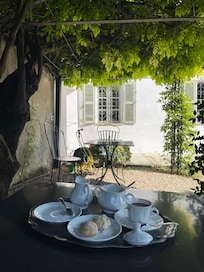 Coffee break in the yard