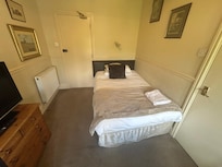 Twenty Trees single room.