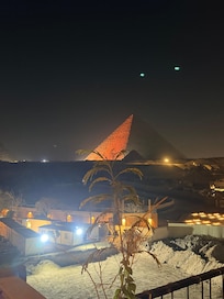 お部屋にはテーブルとイスが置いてある小さなテラスがついていました