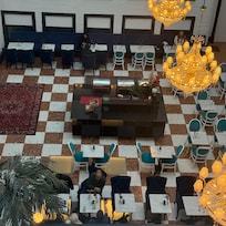 Well organized and delicious breakfast.