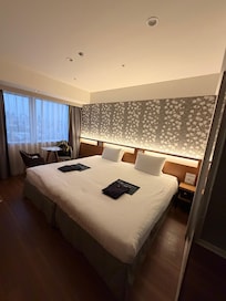 Spacious King sized bedroom